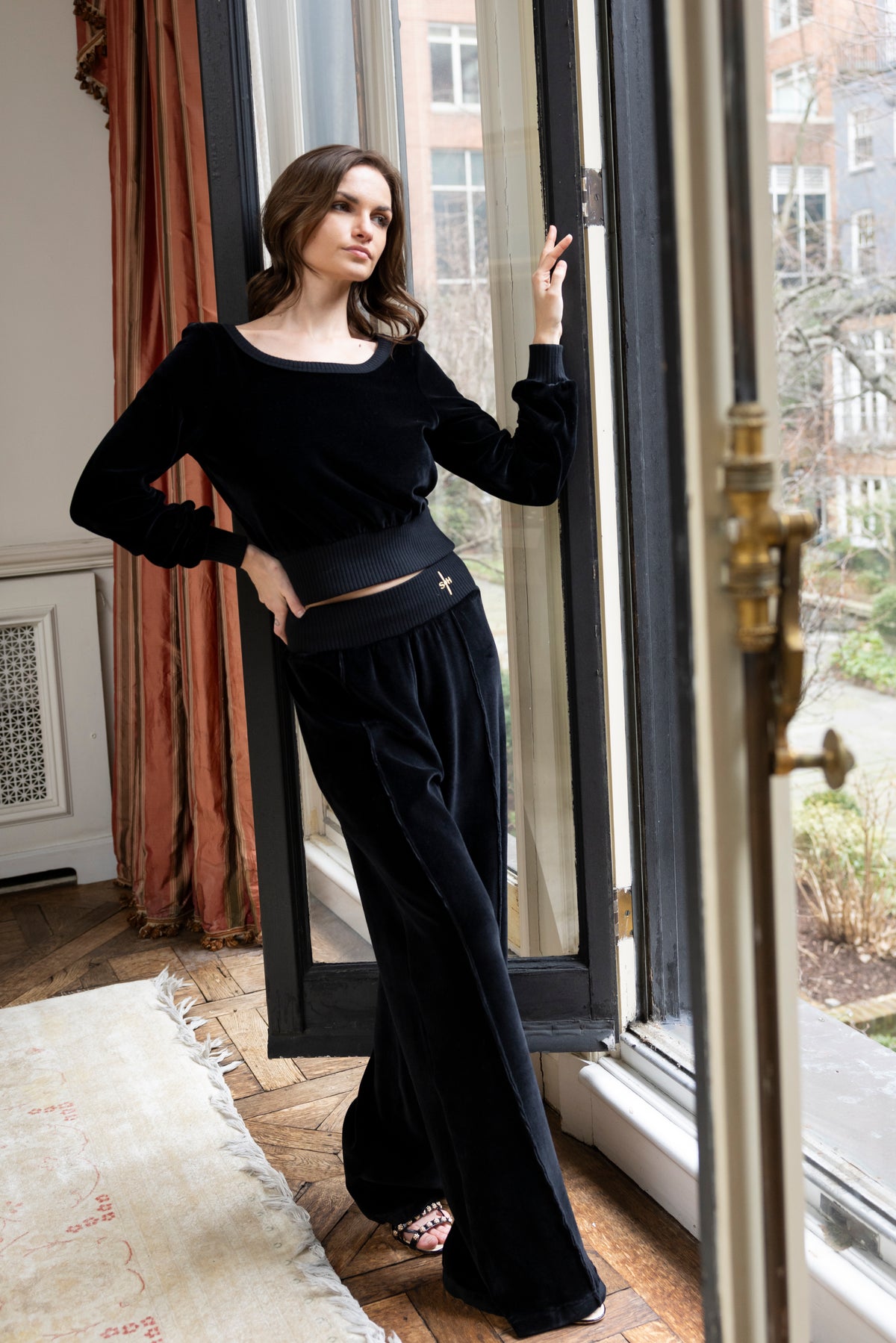 THE AMIE BOAT NECK SWEATER – Nighttime in Paris